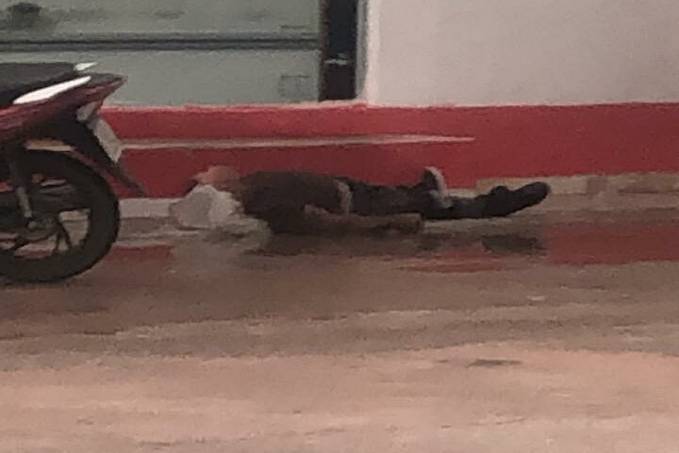 Idoso leva soco, bate cabeça e morre em posto de combustíveis - News Rondônia