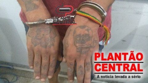 POLÍCIA MILITAR PRENDE PREVENTIVADO SUSPEITO DE ROUBO DE CAMINHONETE - News Rondônia