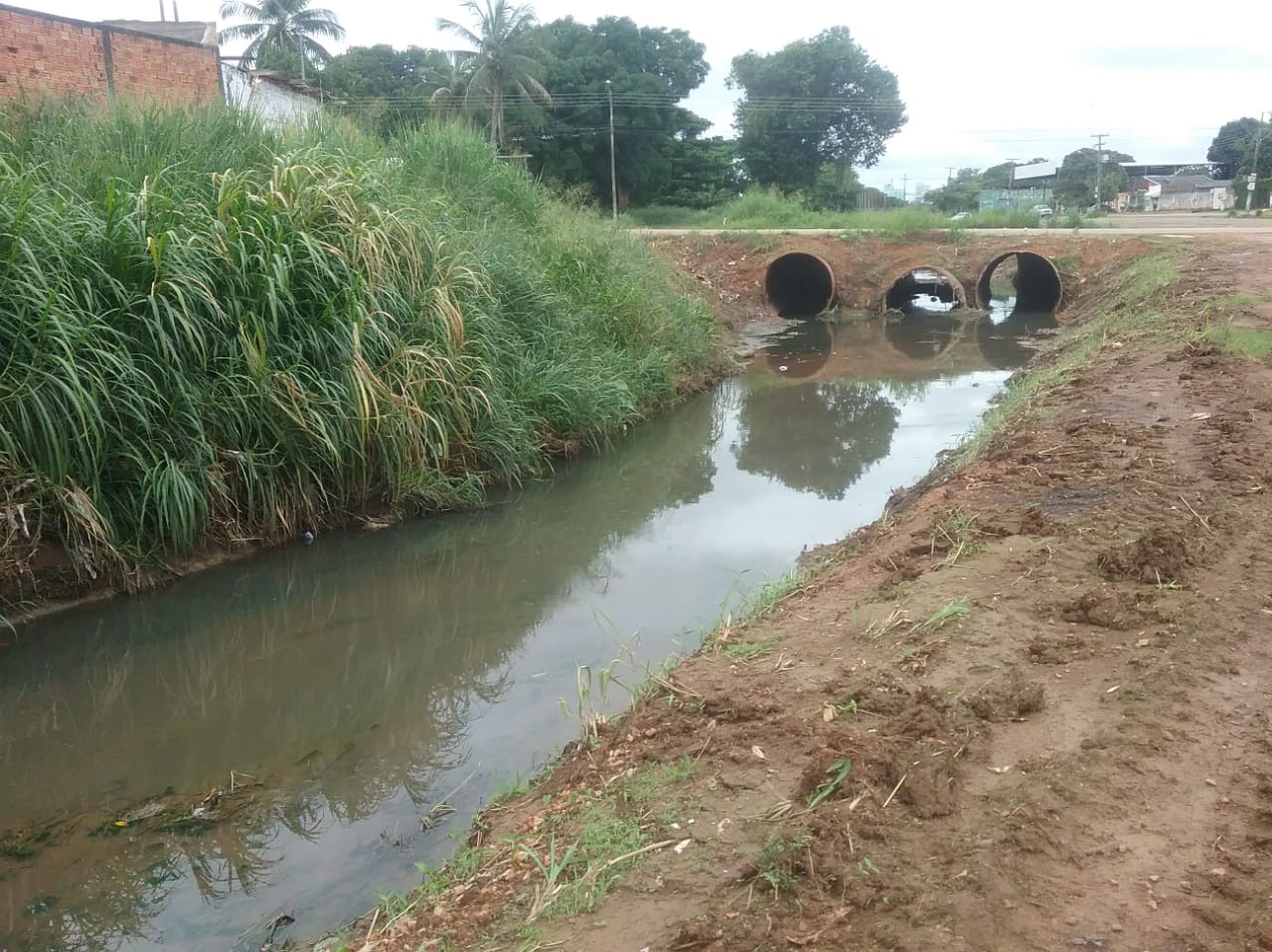 PREFEITURA CHAMA ATENÇÃO DE POPULARES PARA QUE NÃO DESCARTEM LIXO NOS CANAIS - News Rondônia
