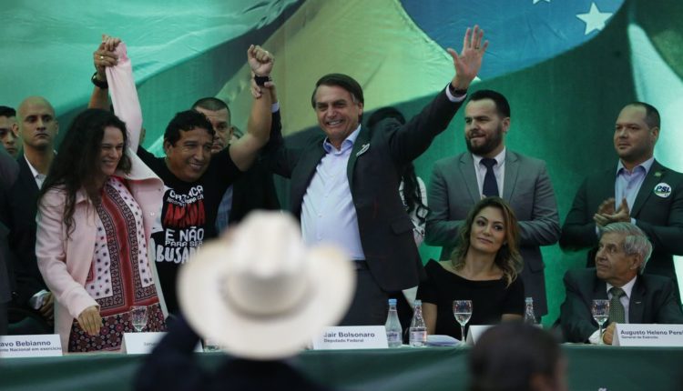 BOLSONARO É OFICIALIZADO COMO CANDIDATO À PRESIDÊNCIA; ASSISTA - News Rondônia