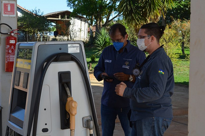 Ipem atesta irregularidades em lacres de bombas de combustíveis de Theobroma - News Rondônia