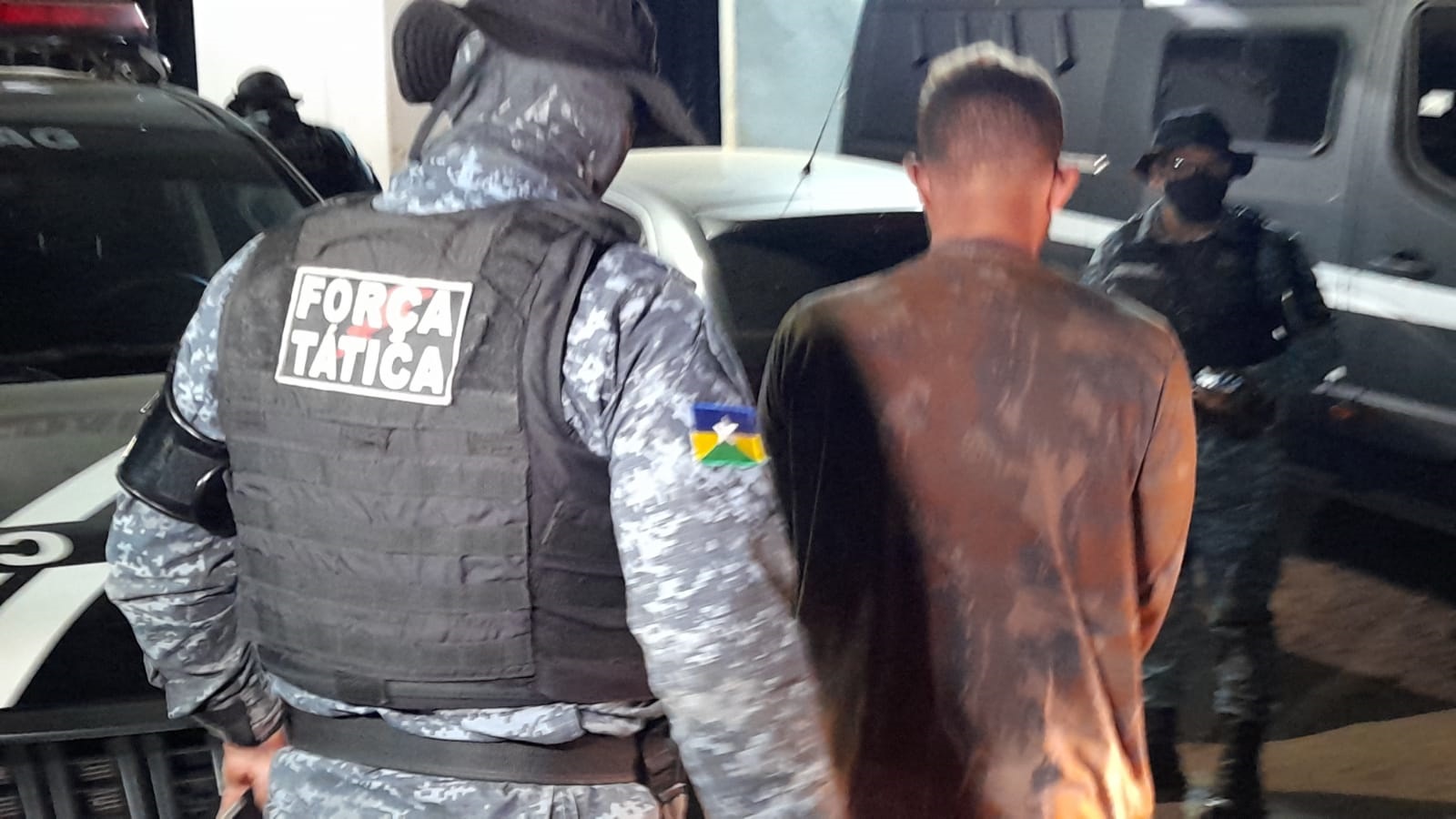 PAZ NO CAMPO: Durante abordagens na Estrada da Penal, suspeito em moto é flagrado com drogas - News Rondônia