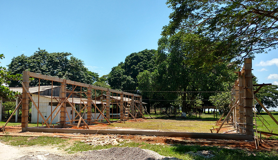 LUIZINHO GOEBEL GARANTE CONSTRUÇÃO DE UM BARRACÃO PARA SEDE DA ASSOCIAÇÃO DO INTERNACIONAL NA LINHA 4 EM CEREJEIRAS - News Rondônia
