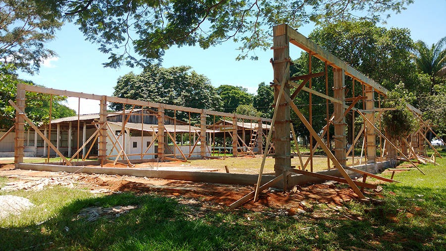 LUIZINHO GOEBEL GARANTE CONSTRUÇÃO DE UM BARRACÃO PARA SEDE DA ASSOCIAÇÃO DO INTERNACIONAL NA LINHA 4 EM CEREJEIRAS - News Rondônia