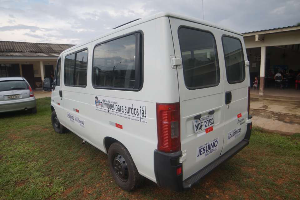 ESCOLA MUNICIPAL BILÍNGUE RECEBE DOAÇÃO DE VAN PARA TRANSPORTE DE ALUNOS EM PORTO VELHO - News Rondônia