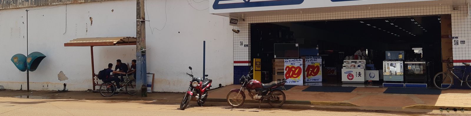 LOJA SURPREENDE COM ABRIGO PARA PASSAGEIROS NO 4 DE JANEIRO - News Rondônia
