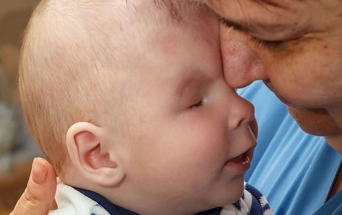 MÃE ENTREGA BEBÊ QUE NASCEU SEM OS OLHOS PARA ADOÇÃO - News Rondônia