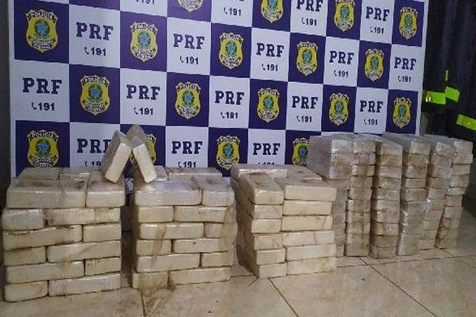 Caminhoneiro é preso com pasta base e cloridrato de cocaína avaliados em mais de R$ 21 milhões em Presidente Médici - News Rondônia
