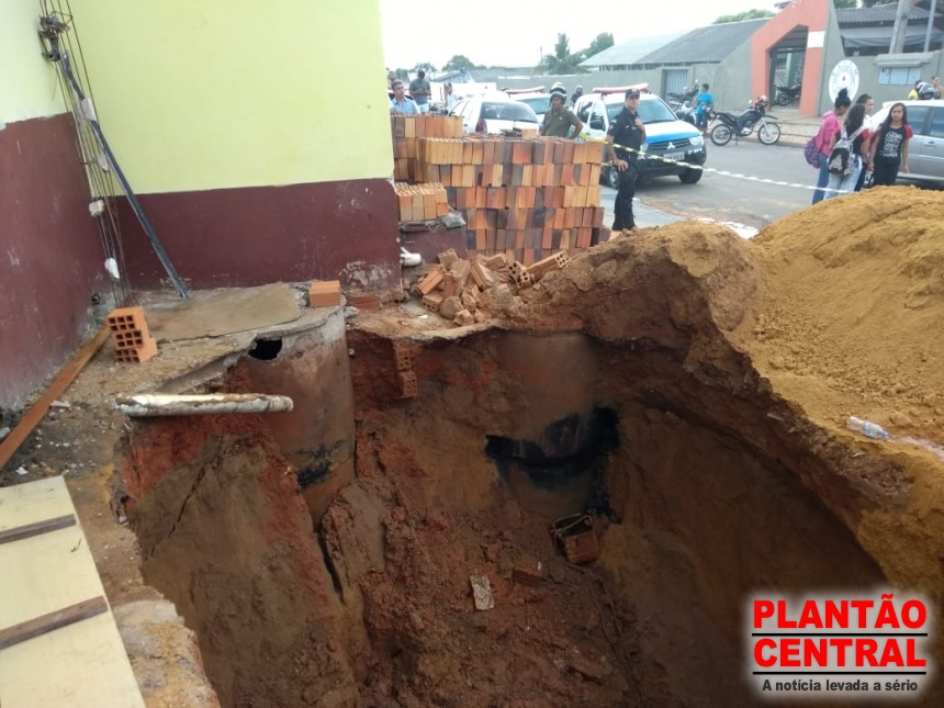 TRABALHADOR MORRE SOTERRADO EM FOSSA - VÍDEO - News Rondônia