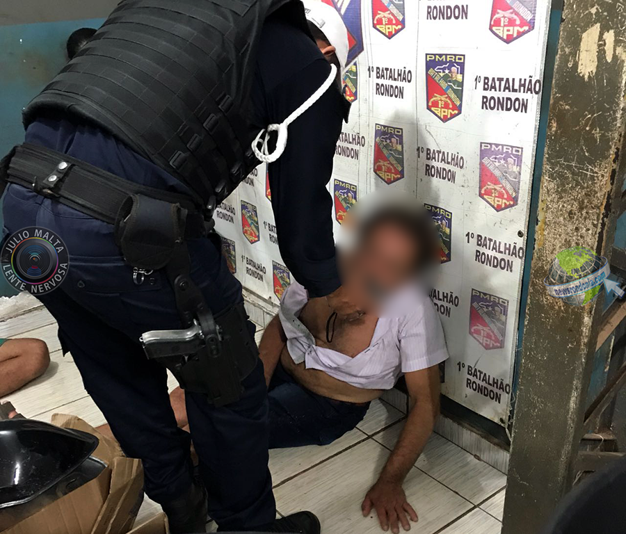 IDOSO EMBRIAGADO É PRESO APÓS SAIR DE CARRO E DEITAR EM MEIO A AVENIDA - News Rondônia