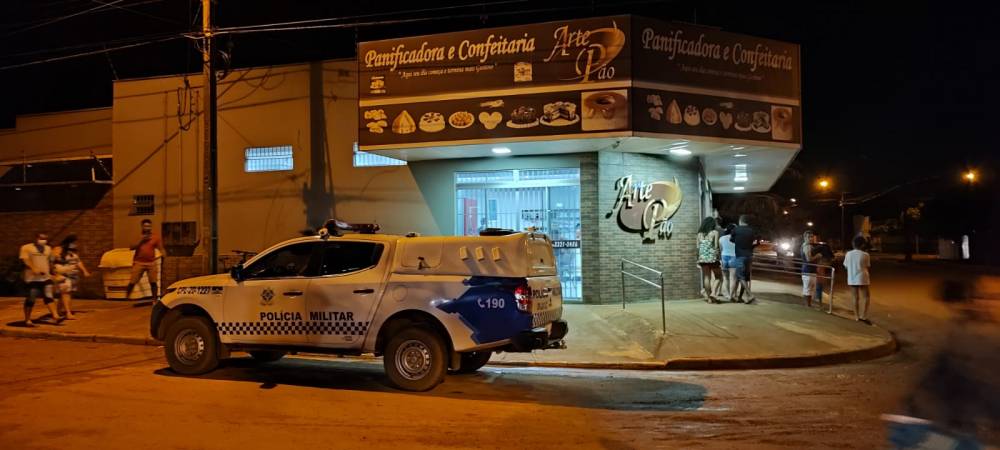 Comerciante reage a tiros e ladrão é baleado após assalto a padaria em Vilhena - News Rondônia