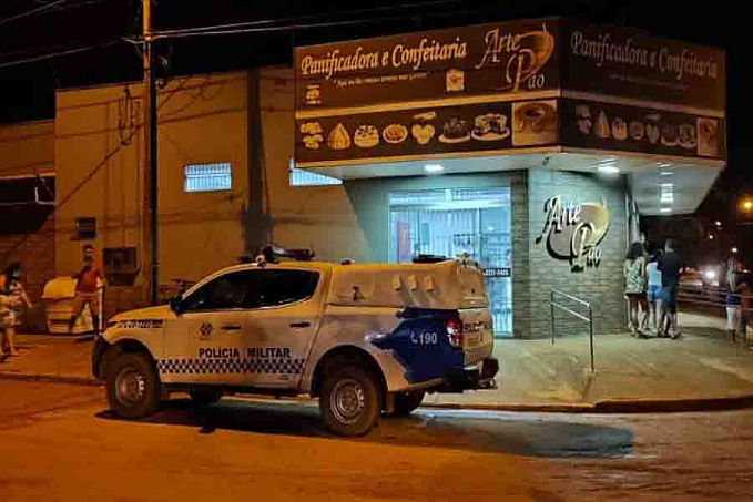 Comerciante reage a tiros e ladrão é baleado após assalto a padaria em Vilhena - News Rondônia