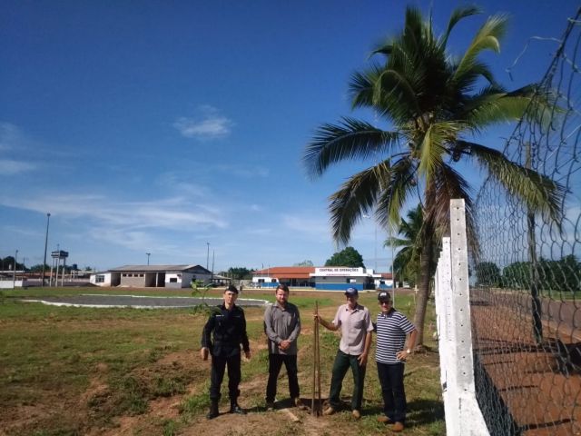 SEMANA INICIA COM PLANTIO DE ÁRVORES FRUTÍFERAS NO QUARTEL DA PM, EM PIMENTA BUENO - News Rondônia