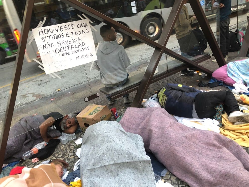 MORADORES DO PRÉDIO QUE DESABOU EM SP, DORMEM NA RUA E SOFREM COM FRIO, FOME E FURTOS - VÍDEO - News Rondônia
