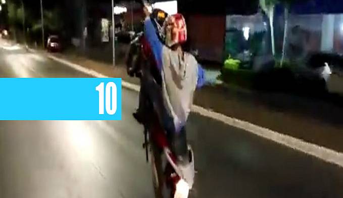 DEU A LOUCA: RAPAZ BÊBADO E SEM CAPACETE EMPINA MOTO EM FRENTE DE BASE POLICIAL E ACABA PRESO - News Rondônia