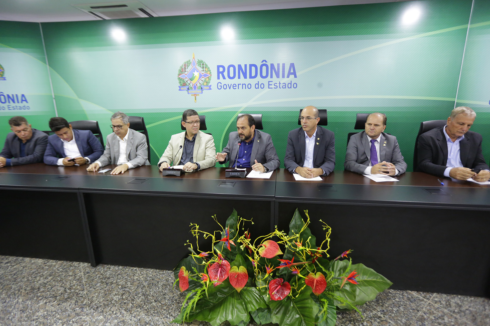 DIÁLOGO E TRABALHO EM PARCERIA SÃO DESTACADOS DURANTE REUNIÃO DE DEPUTADOS COM GOVERNADOR E SECRETÁRIOS - News Rondônia