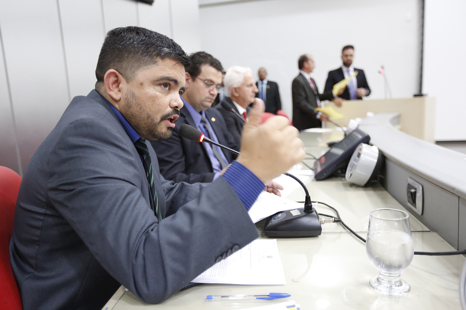 BERON  DEPUTADO JESUÍNO REPUDIA PAGAMENTO DE DÍVIDA PELO GOVERNO DO ESTADO - News Rondônia