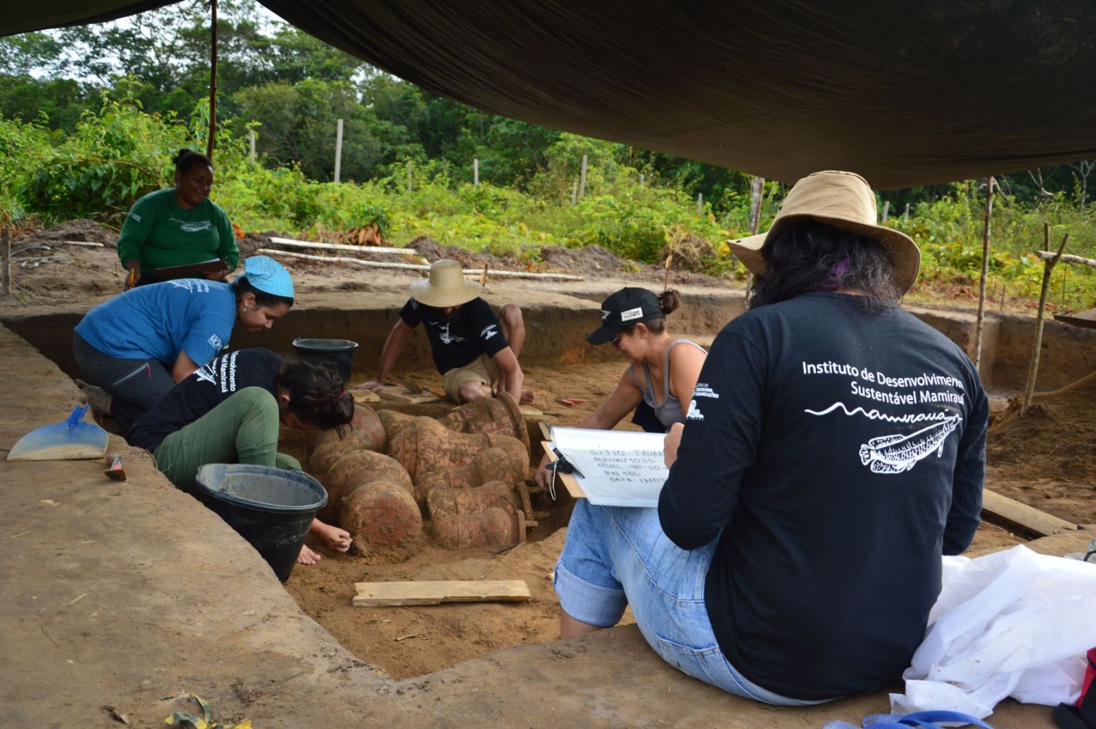ARQUEÓLOGOS DESCOBREM CEMITÉRIO NA AMAZÔNIA COM URNAS FUNERÁRIAS INDÍGENAS QUE PODEM TER MAIS DE 500 ANOS - News Rondônia