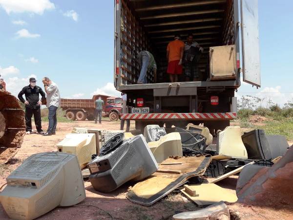 POLÍCIA CIVIL PROMOVE DESTRUIÇÃO DE DVDS PIRATAS E MÁQUINAS CAÇA-NÍQUEIS NA CAPITAL - News Rondônia