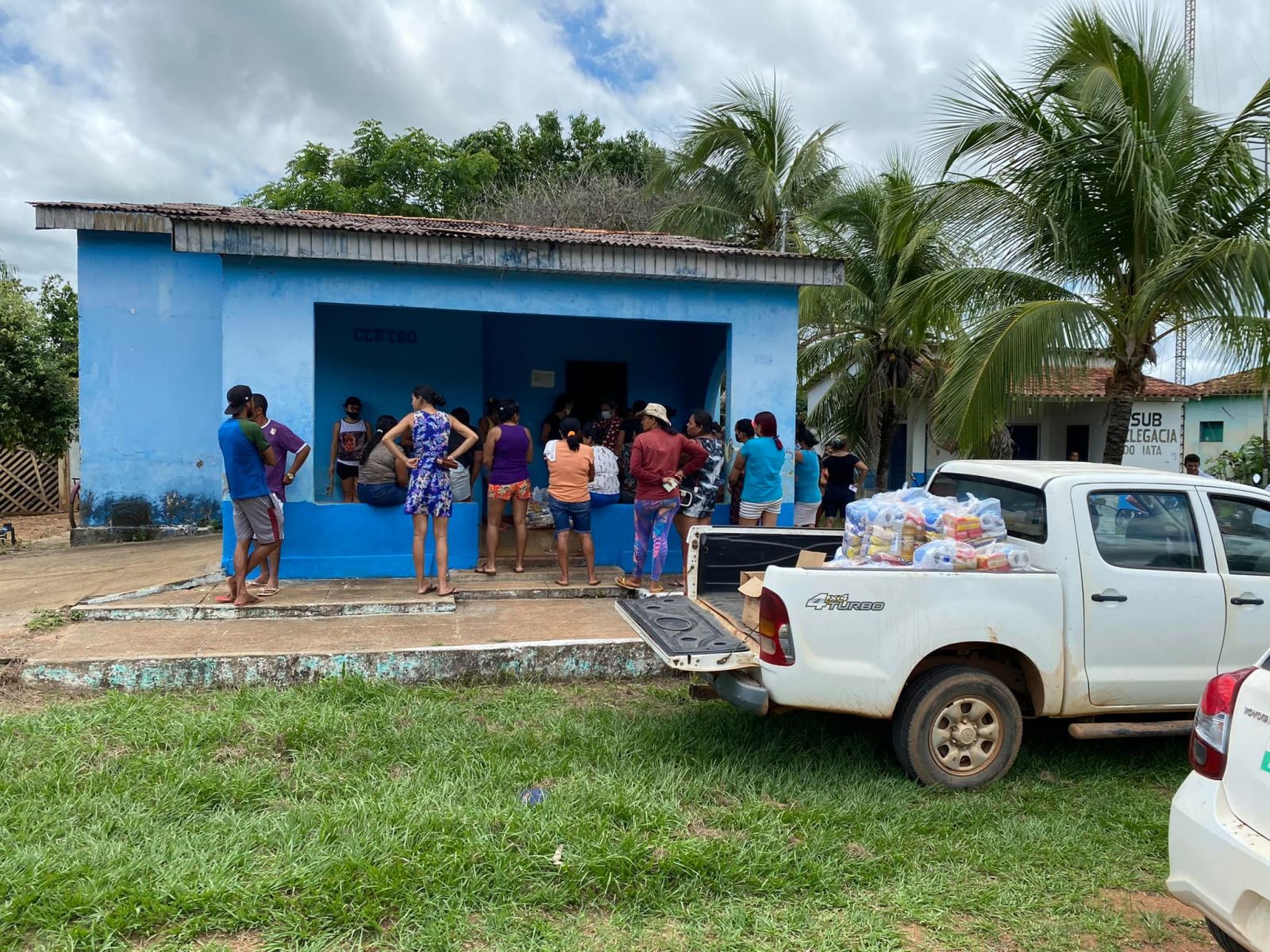 Famílias em vulnerabilidade do distrito de IATA, recebem cestas básicas através do deputado estadual Jair Montes - News Rondônia