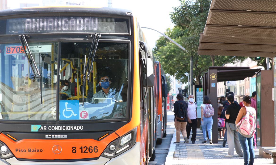 Serviços registram crescimento de 3,7% em fevereiro, diz IBGE - News Rondônia