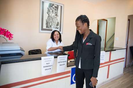 IMIGRANTE HAITIANA CEGA É APROVADA NA OAB, QUER SE NATURALIZAR BRASILEIRA E VIRAR JUÍZA - News Rondônia