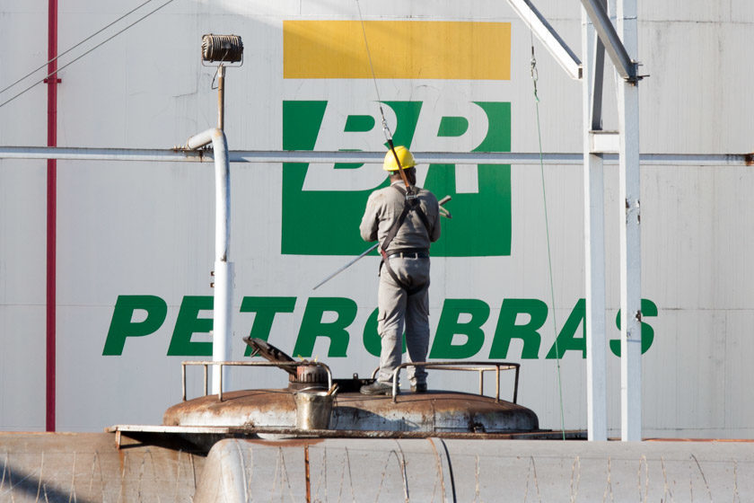 APÓS SEMANA COM PREÇO ESTÁVEL, PETROBRAS VOLTA A BAIXAR GASOLINA - News Rondônia