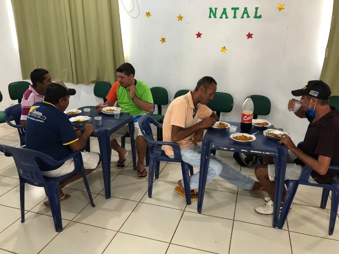 HUMANIZAÇÃO: Pessoas em situação de rua de Rolim de Moura recebem atenção e carinho do poder público - News Rondônia