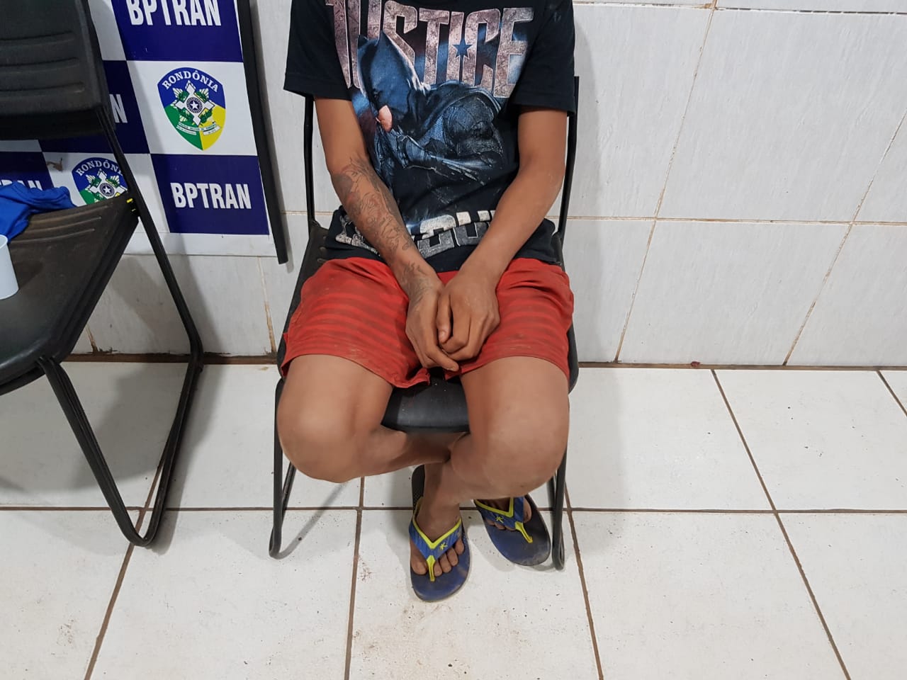 SKANK: FORÇA TÁTICA DO 9° BPM APREENDE GRANDE QUANTIDADE DE DROGA E PRENDE JOVEM QUE USAVA ADOLESCENTE PARA VENDER - News Rondônia