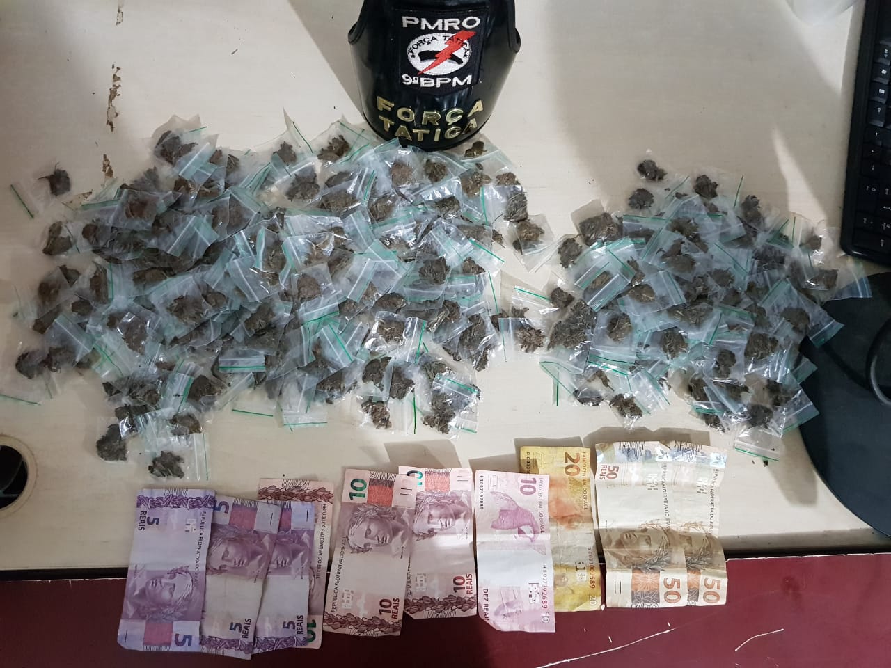 SKANK: FORÇA TÁTICA DO 9° BPM APREENDE GRANDE QUANTIDADE DE DROGA E PRENDE JOVEM QUE USAVA ADOLESCENTE PARA VENDER - News Rondônia