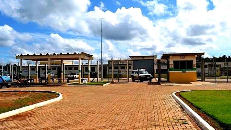 RAPAZ SOFRE TENTATIVA DE HOMICÍDIO POR OUTROS PRESOS DENTRO DE CELA - News Rondônia