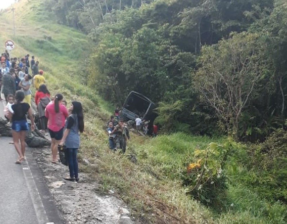 BR-364: ACIDENTE COM CAMINHÃO DO EXÉRCITO DEIXA MAIS DE 20 MILITARES FERIDOS - News Rondônia