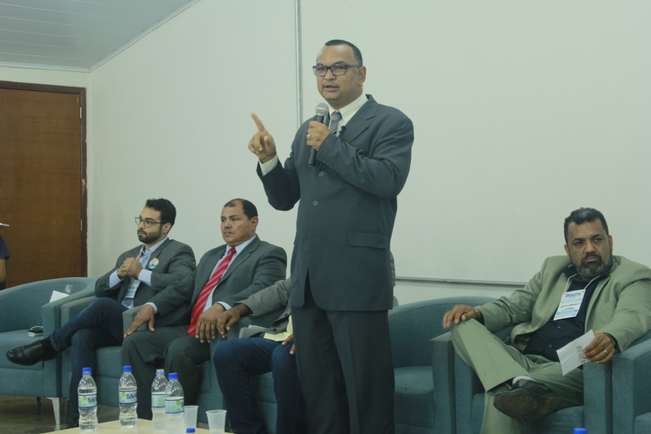 PRINCIPAIS CANDIDATOS DESISTEM DO DEBATE DA UNIR E PEQUENOS APROVEITAM - News Rondônia