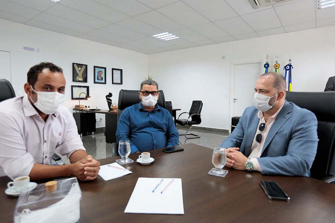 Vereadores de Cujubim agradecem presidente Alex Redano pelos R$ 600 mil para a recuperação de estradas - News Rondônia