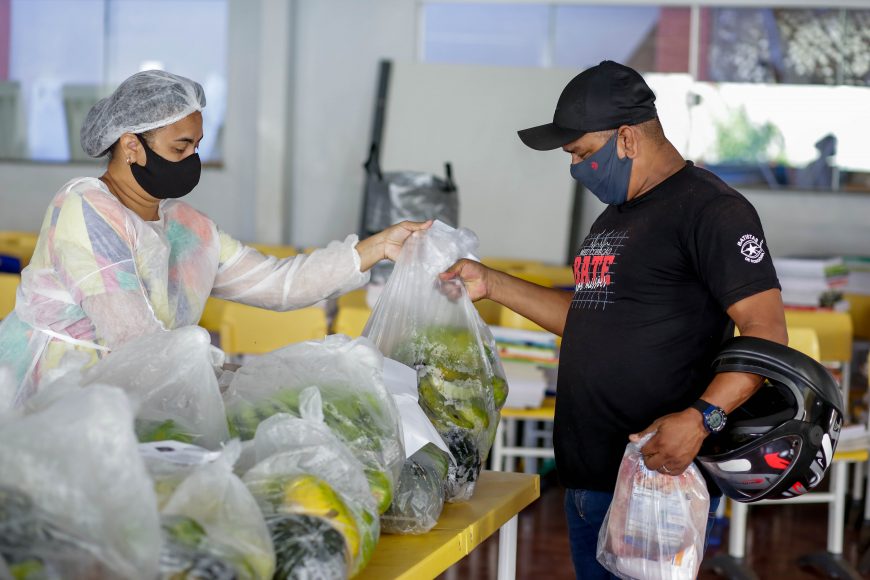 Kits alimentação são entregues aos pais de alunos em escolas estaduais de Porto Velho - News Rondônia