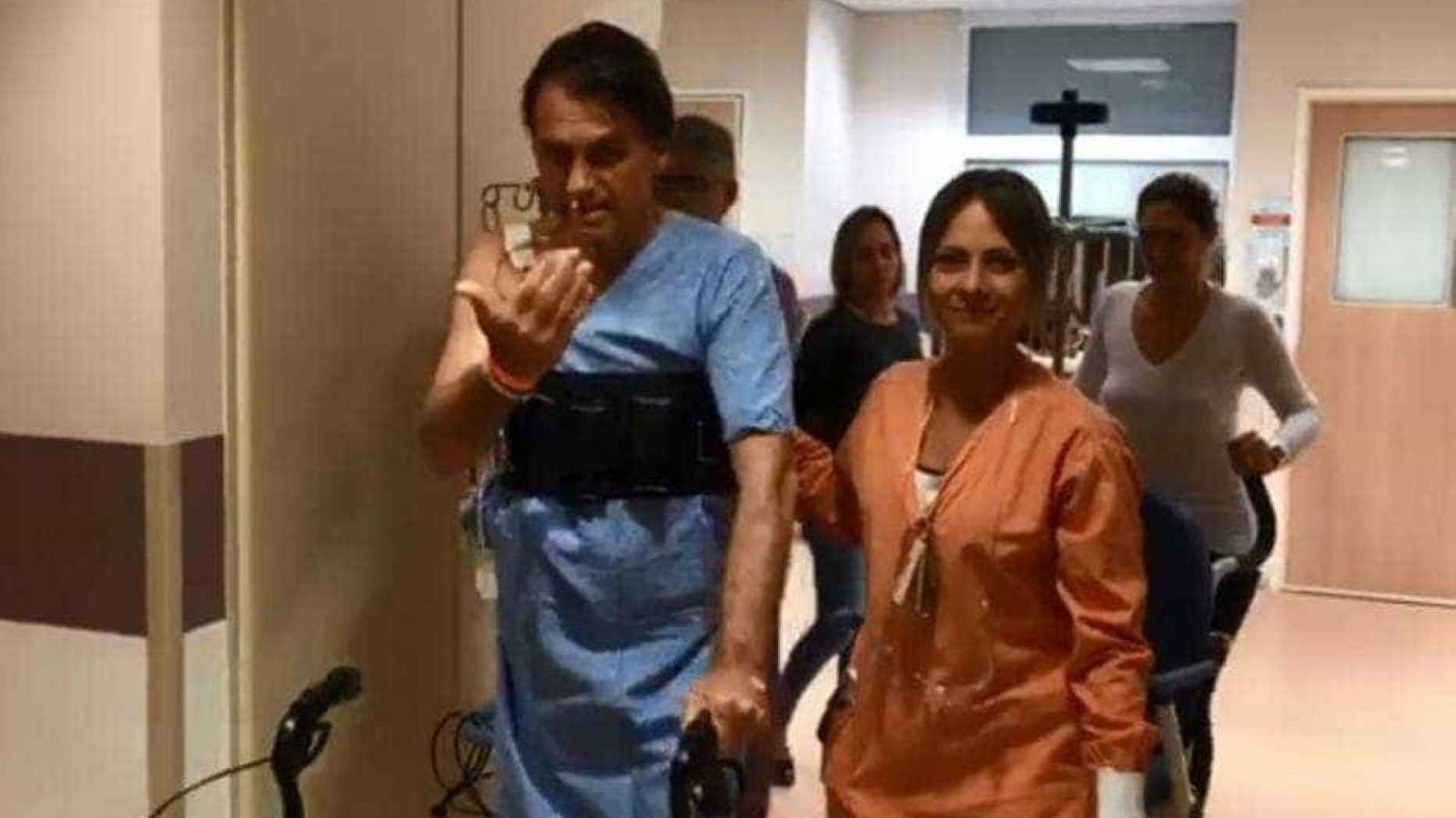 EM VÍDEO, BOLSONARO ANDA PELO HOSPITAL E BRINCA COM EQUIPE MÉDICA - News Rondônia