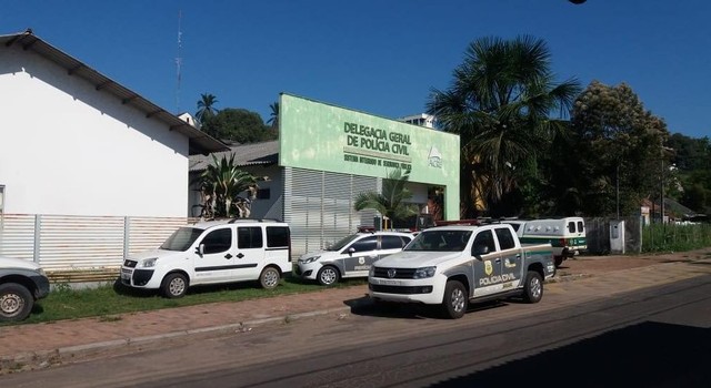 MÃE ATACA BANDIDOS PARA SALVAR FILHO DE EXECUÇÃO E ACABA LEVANDO TIRO NO PEITO NO ACRE - News Rondônia