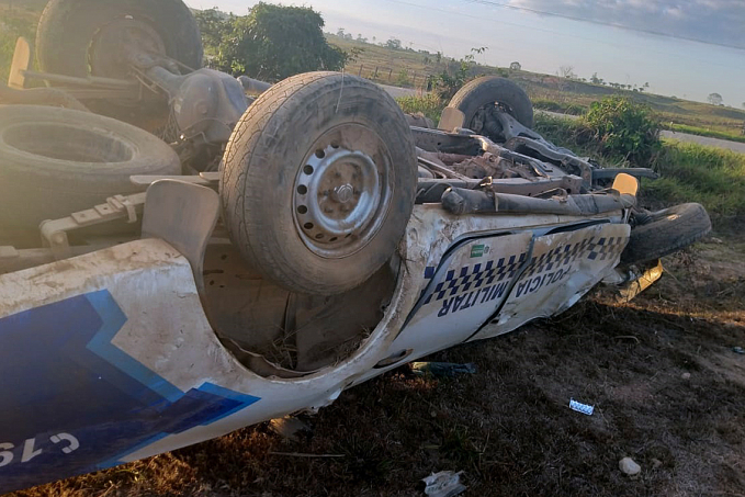 CAPOTAMENTO - Viatura da PM estoura pneu e policiais sofrem ferimentos; VEJA VÍDEO - News Rondônia