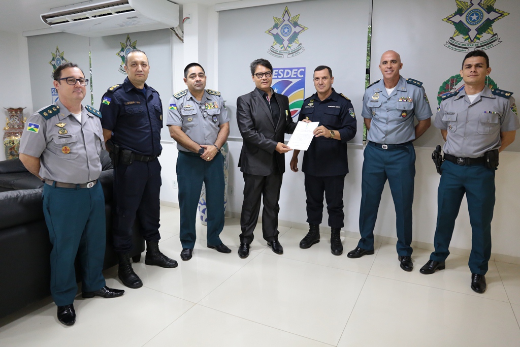 JUIZ FEDERAL DO TRABALHO RECEBE A MAIOR COMENDA DA POLÍCIA MILITAR DE RONDÔNIA - News Rondônia