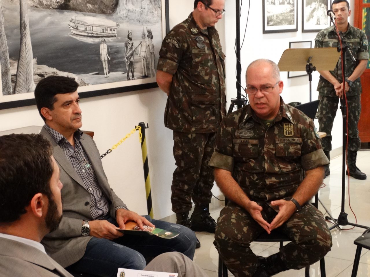 OPERAÇÃO DO EXÉRCITO COM APOIO DAS FORÇAS DE SEGURANÇA DO ESTADO APREENDE TORAS DE MADEIRA EM RONDÔNIA - News Rondônia
