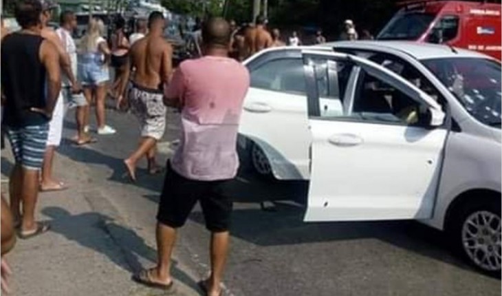 PELO MENOS 80 TIROS FORAM DISPARADOS PELO EXÉRCITO EM UM CARRO COM UMA FAMÍLIA DENTRO - VEJA VÍDEO - News Rondônia