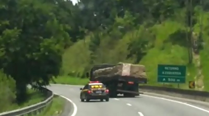 APÓS 63 KM DE FUGA E TIROS, PRF PRENDE CAMINHONEIRO QUE DIRIGIA SOB EFEITO DE COCAÍNA - VEJA FOTOS E VÍDEO - News Rondônia