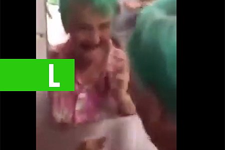 VOVÓ DE 80 ANOS GRITA DE ALEGRIA AO VER SEU CABELO PINTADO E VIRALIZA - News Rondônia