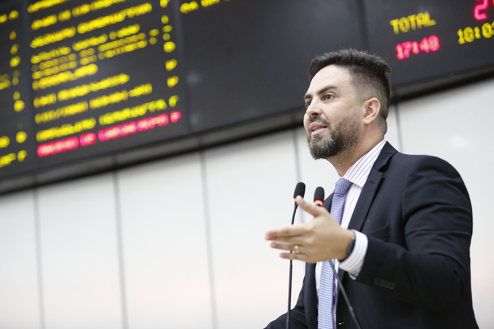 LÉO MORAES FALA SOBRE PROJETO DE PROTEÇÃO AOS ANIMAIS E PEDE PROVIDÊNCIA QUANTO AO EXPRESSO PORTO - News Rondônia