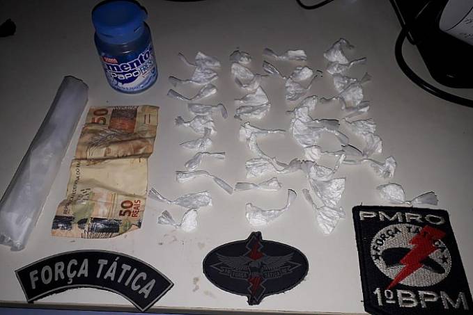 Jovem é preso ao ser flagrado com várias porções de drogas no bairro Areal centro na capital - News Rondônia