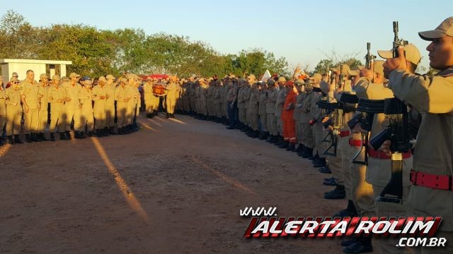 SANTA LUZIA - CENTENAS DE PESSOAS SE EMOCIONAM NO ÚLTIMO ADEUS AO SOLDADO BOMBEIRO CARDOZO - VÍDEO - News Rondônia