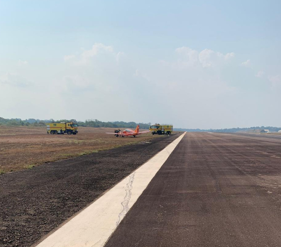 APÓS MANUTENÇÃO DE ROTINA, PNEU DE AVIÃO DO CORPO DE BOMBEIROS ESTOURA DURANTE POUSO EM PORTO VELHO - News Rondônia