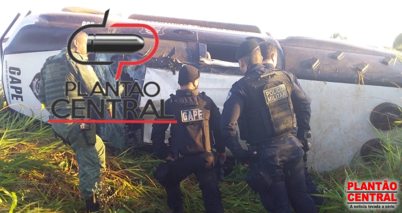 AGENTES PENITENCIÁRIOS DE JI-PARANÁ SOFREM ACIDENTE NA REGIÃO DE MACHADINHO, UM DELES COM SUSPEITA DE TRAUMATISMO CRANIANO - News Rondônia