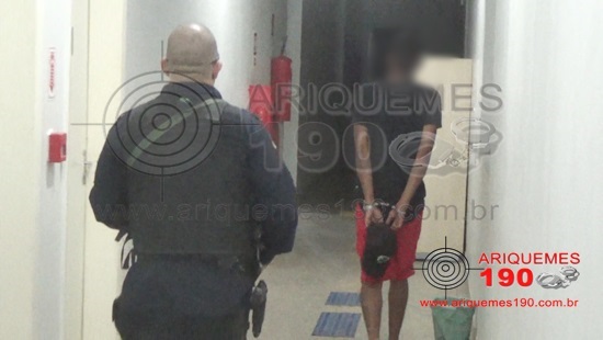 ARIQUEMES: AO VER A POLÍCIA MILITAR, ALBERGADO ENTREGA DROGA PARA CRIANÇA E ACABA DETIDO - News Rondônia