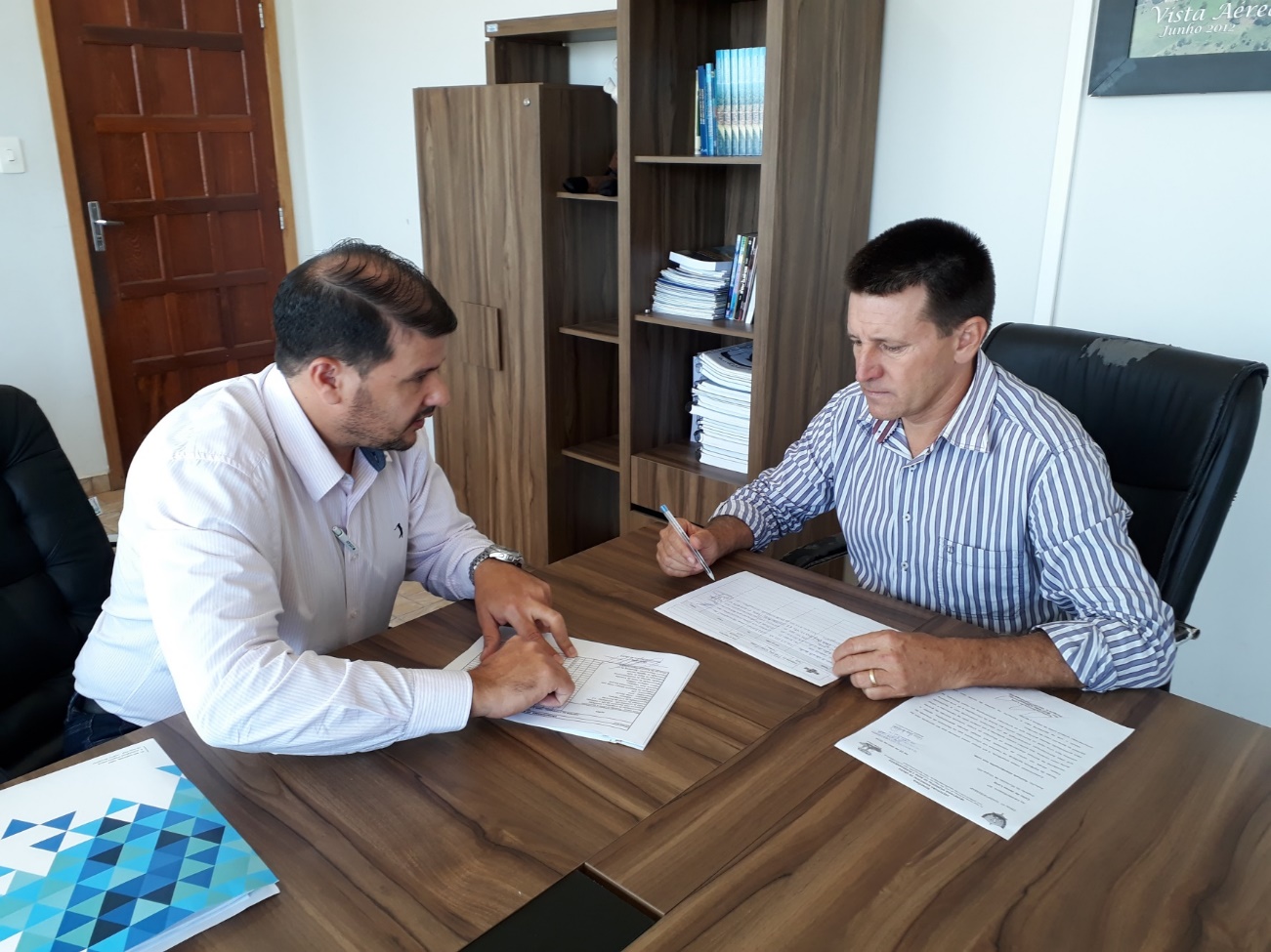 DESENVOLVIMENTO LOCAL: PREFEITURA MUNICIPAL DE URUPÁ ASSINOU TERMO DE COOPERAÇÃO COM O SEBRAE - News Rondônia